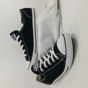 Converse All Star Women's Black & White Low Top Sneaker size 8